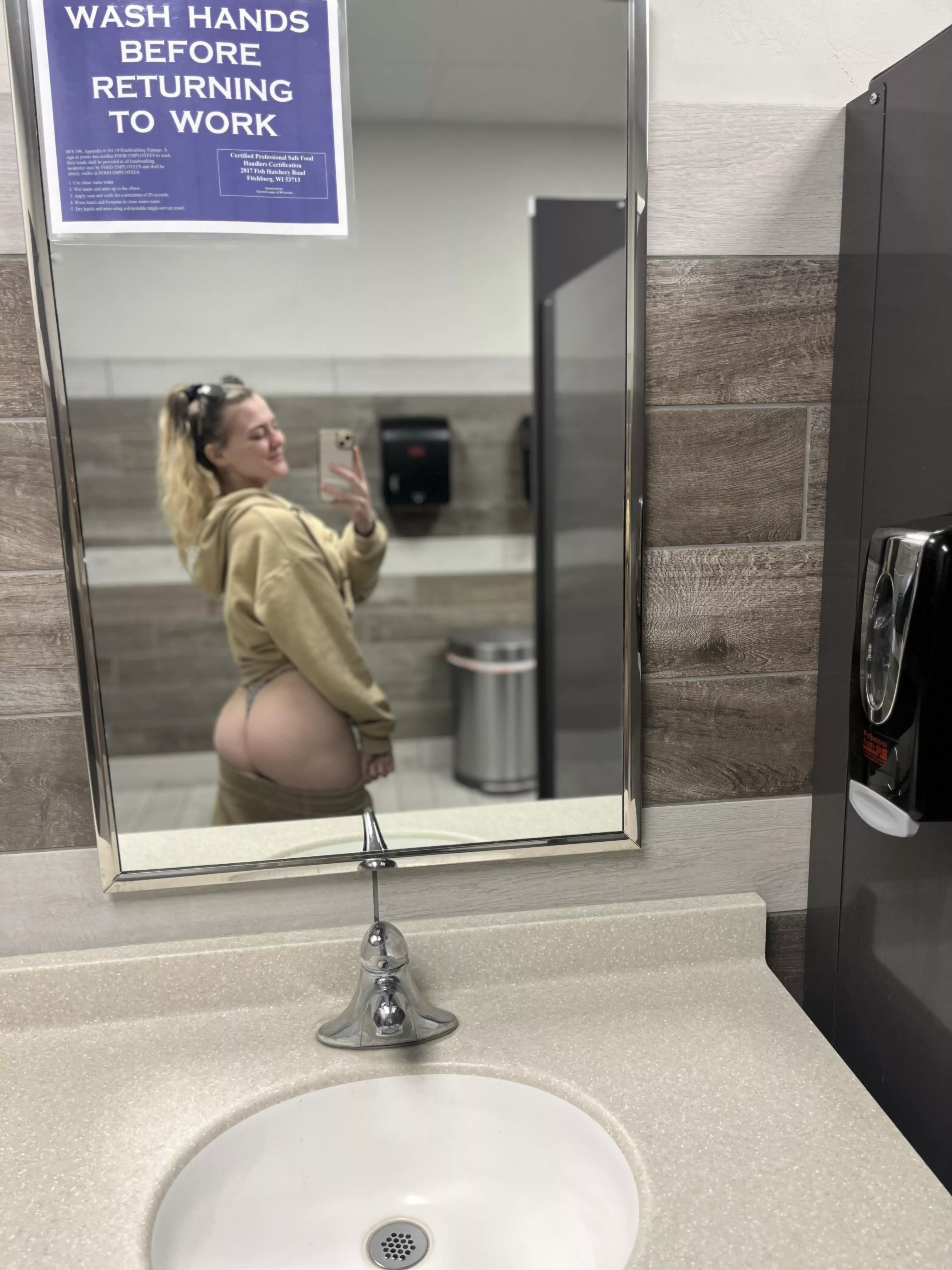 Do you want to risk getting caught and fuck in from of the mirror posted by Babykaittt