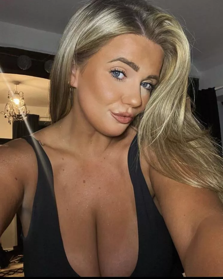 Emily posted by mr__E67