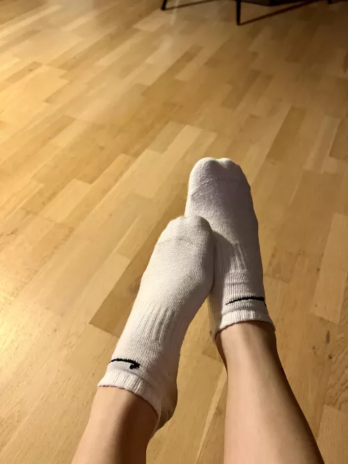 Go down on your knees and smell my socks 😈 by emma_stn7