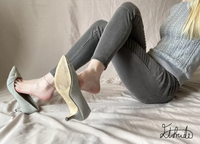 Heel dangle by Elfrida77