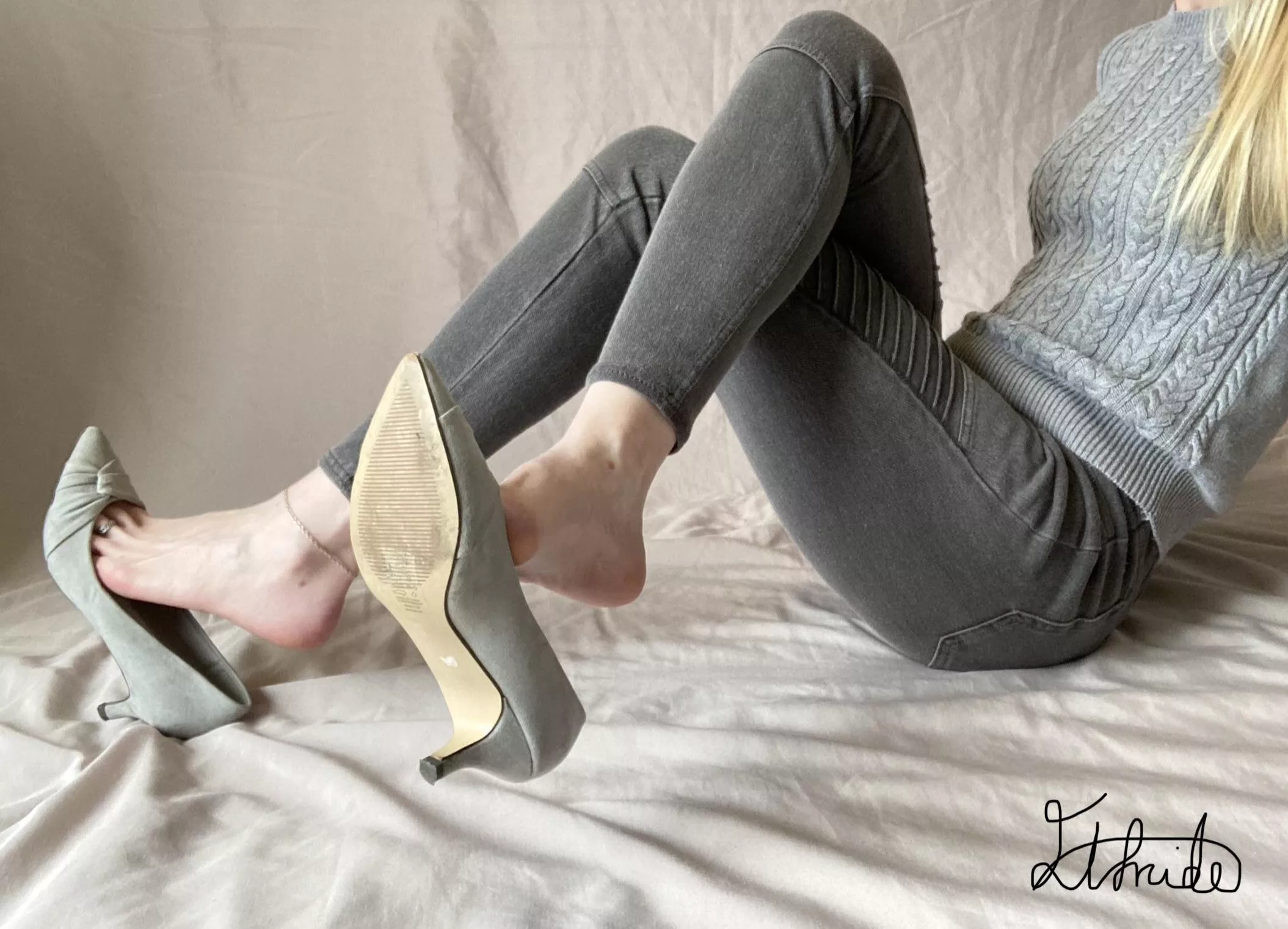 Heel dangle posted by Elfrida77