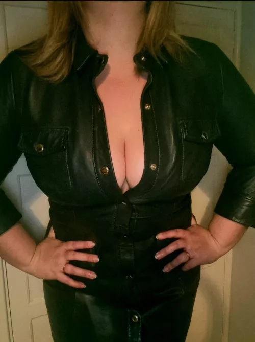 Hey, remember me? I've got new leather you might enjoy... by WestRare825