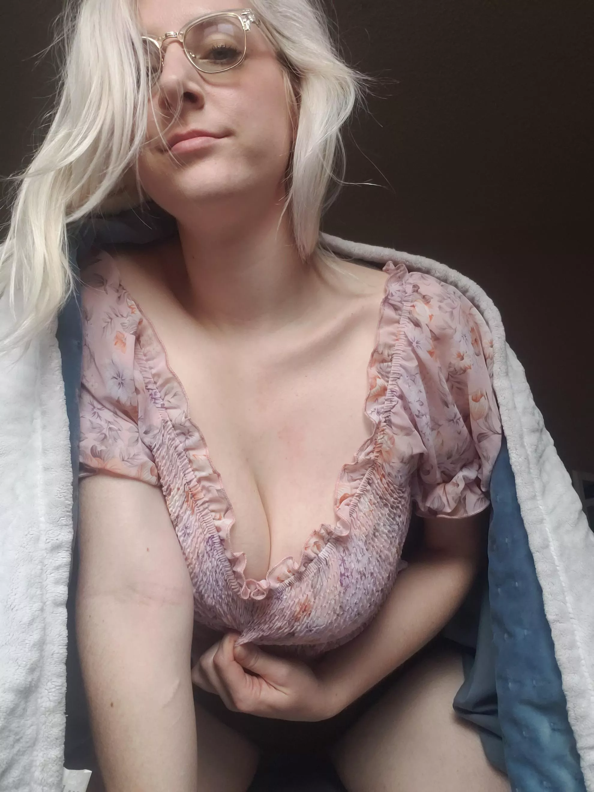 🤭 I bet you wanna wake up like this posted by MiserableAd1310