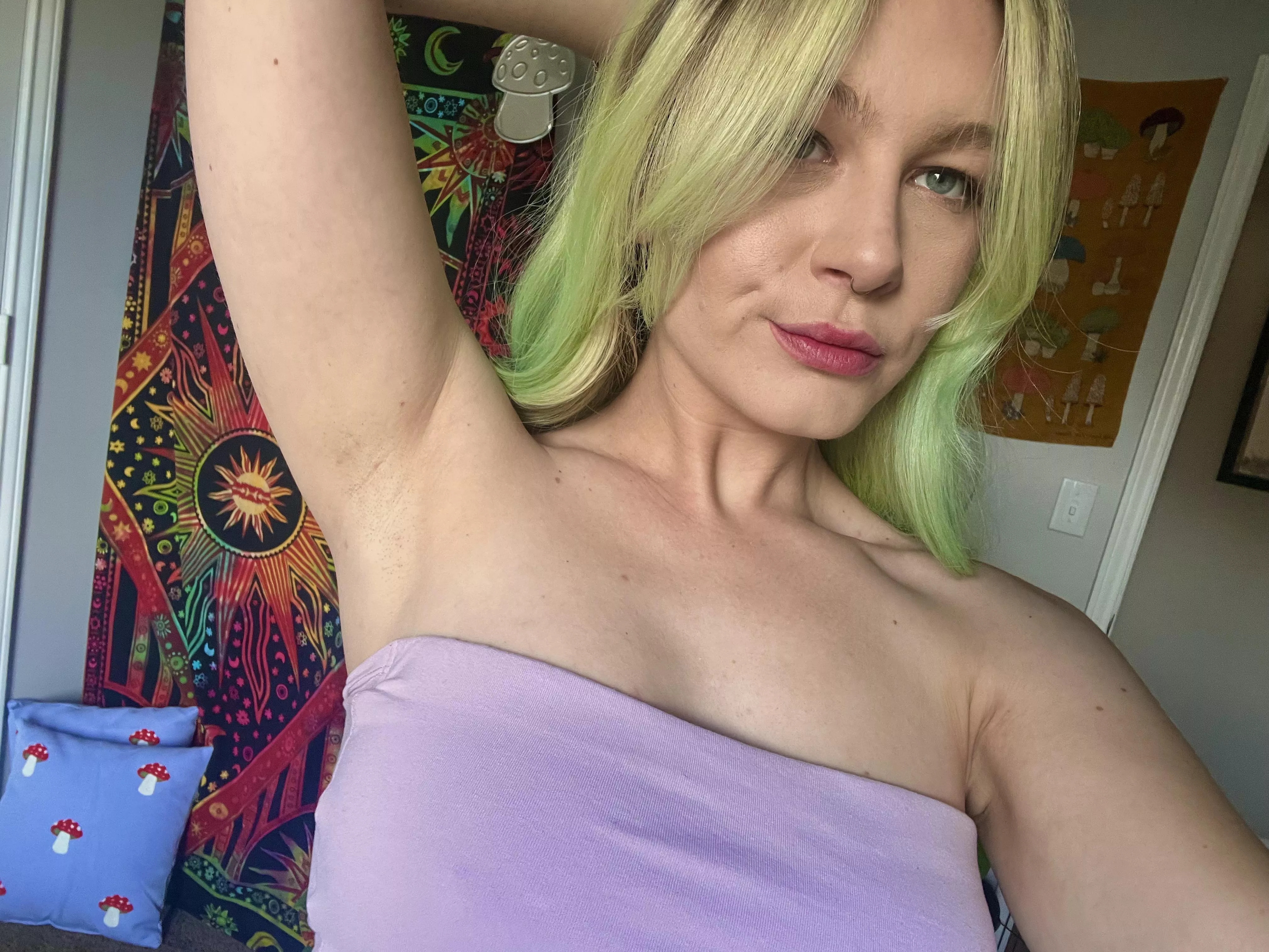 I know you want to come lick these freshly shaved armpits posted by payzleejane
