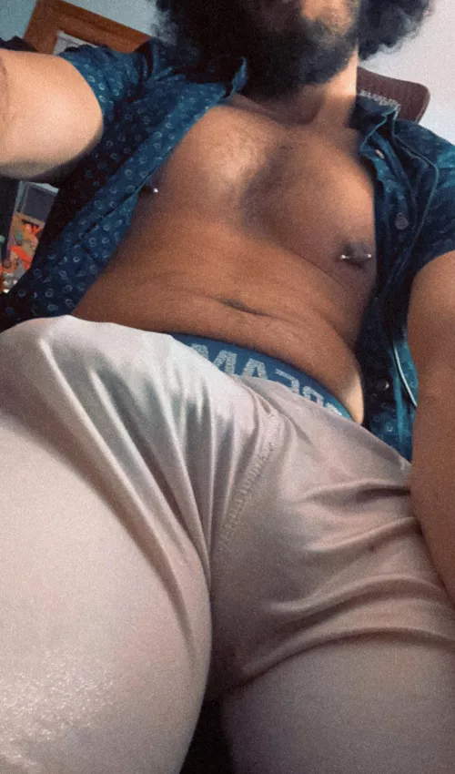 I love the way it rests on my leg by Nice-Toe-9318