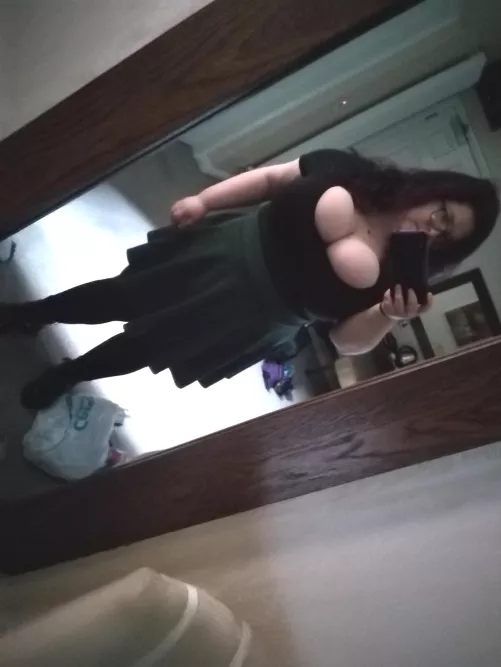 I love this outfit by Hollow_Insanity