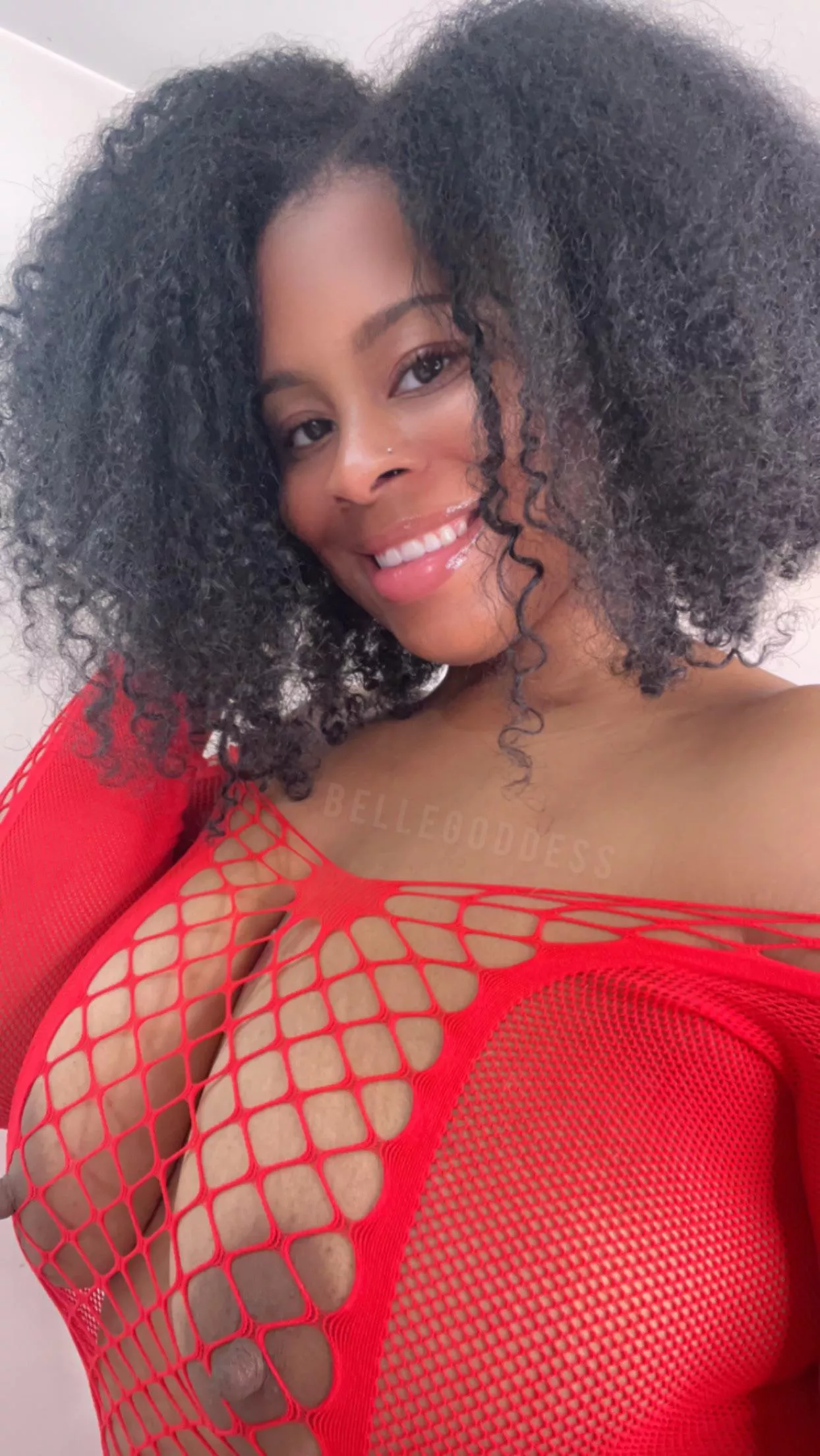 I think red looks great on me posted by bellegoddesss