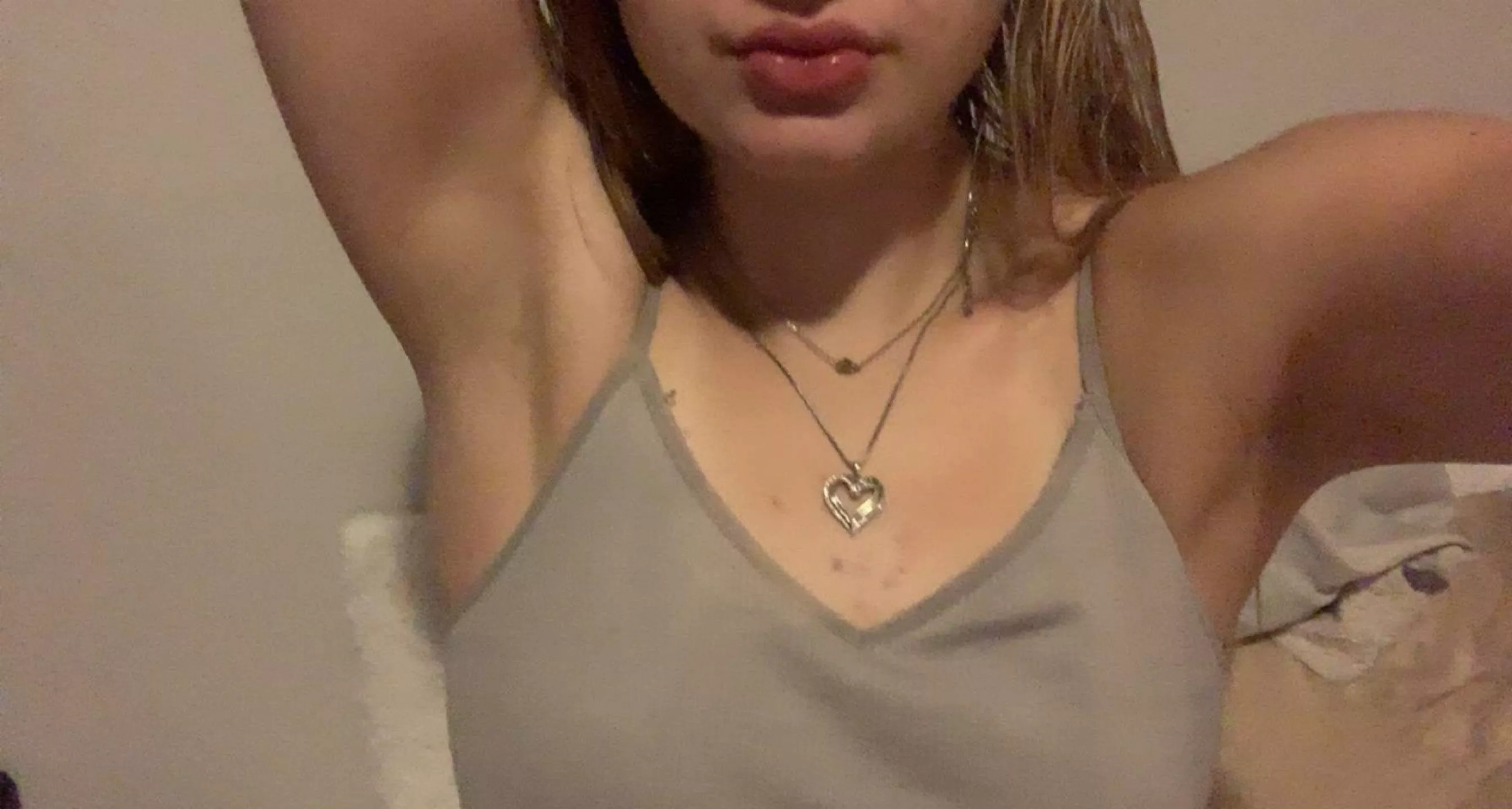 I wanna feel your tongue on my armpits posted by ChristyyRose