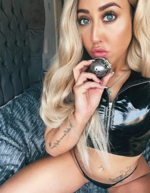 I want your little cock to be shrunk even smaller… Until it fits perfect inside My tiny cage! 🗝 by missfiona01