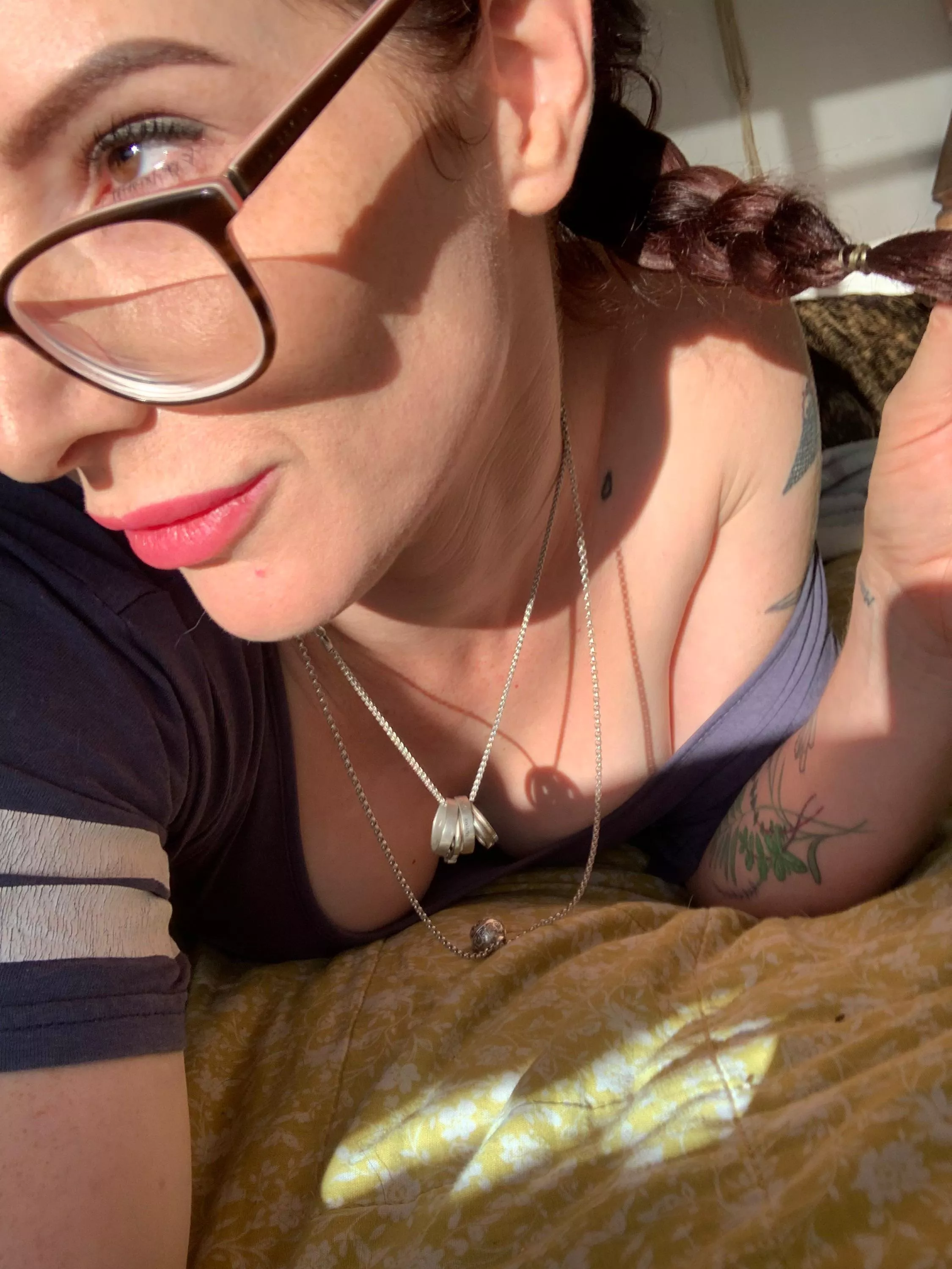 Just a little glimpse [F] 37 posted by housewifebirdie