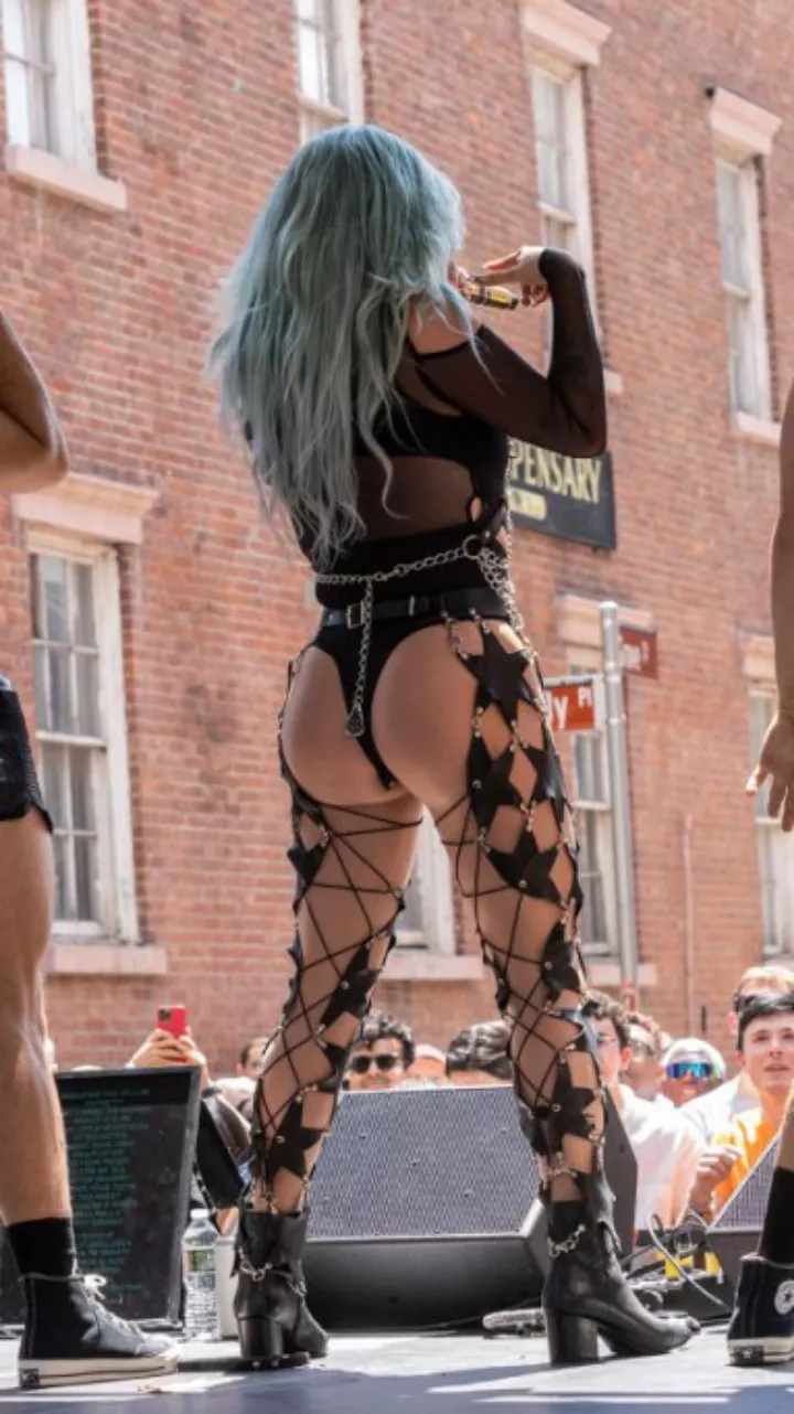 Kesha posted by brown3cake