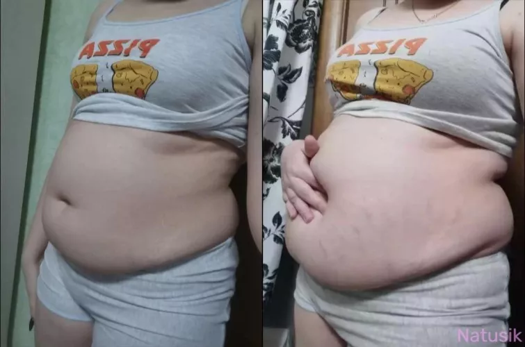 My belly button is getting really deep by _Natusik_