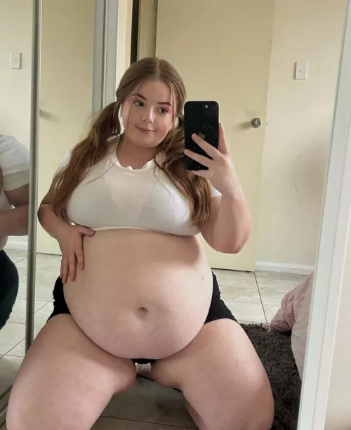 My belly needs a stuffing ASAP 🤤🍕😔 by sexybrowny