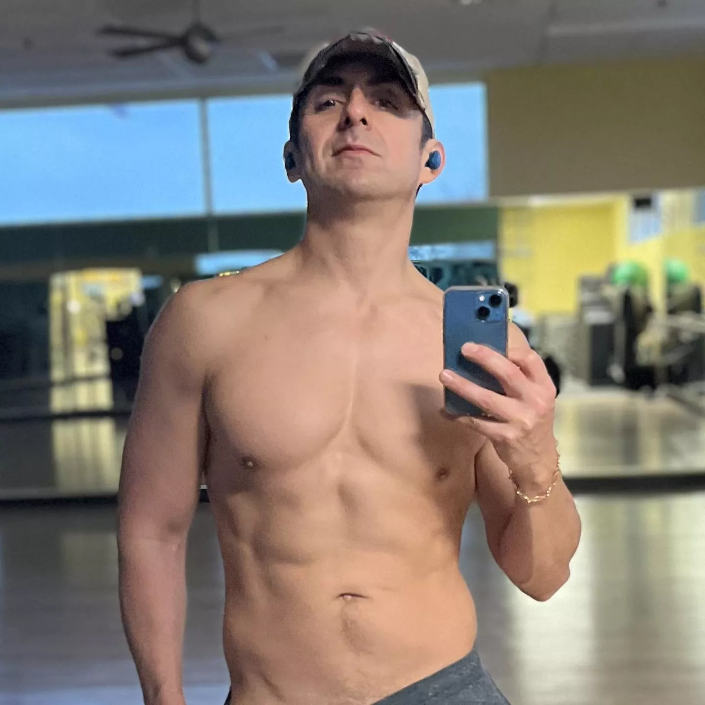 Rise and grind y'all!! Another Monday to wipe the slate clean and start fresh. Go be awesome!! posted by Brief_Mode2746