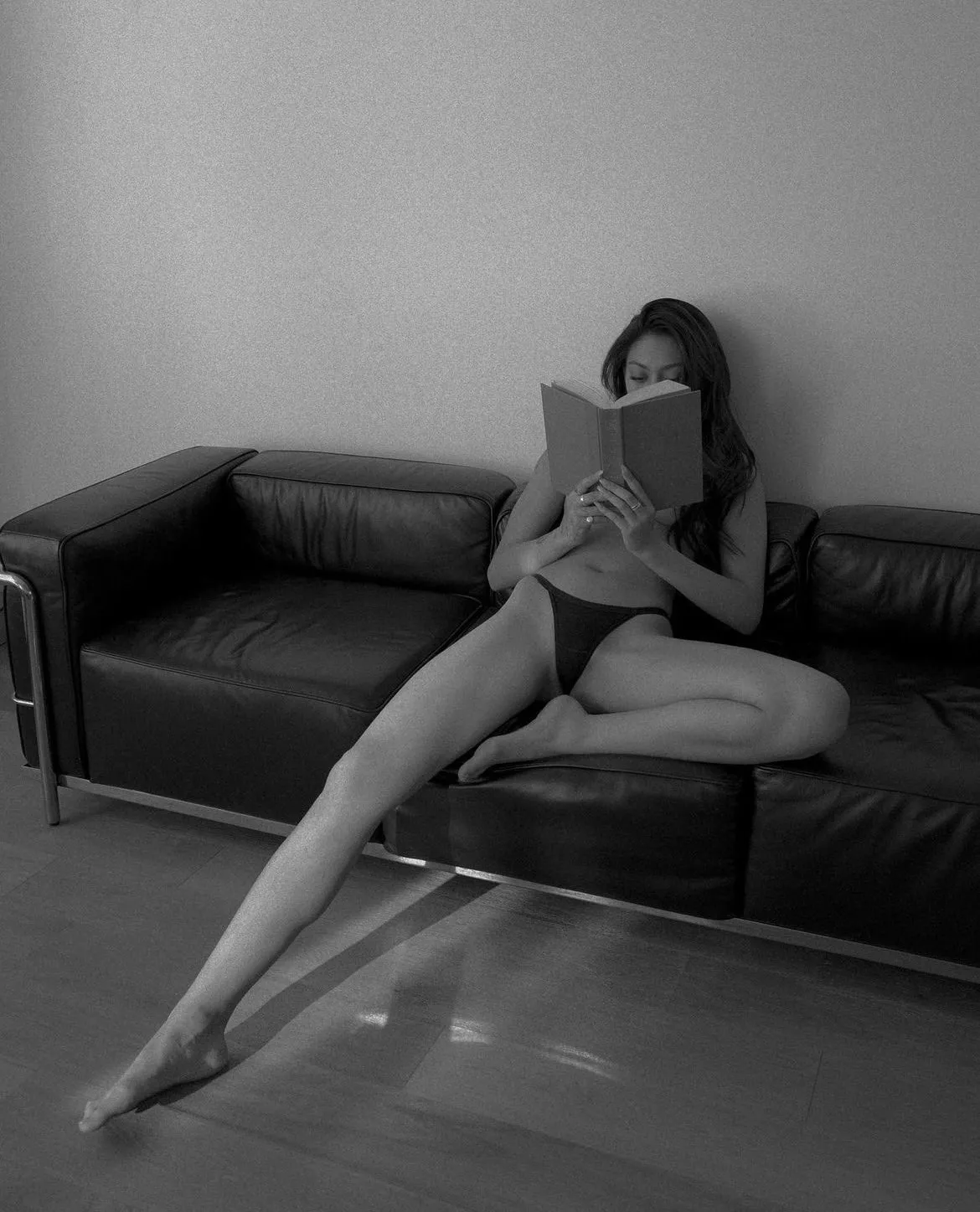 Stretching her leg posted by bubblrisback