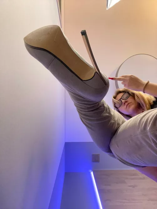 What are you looking at? by strungdelorme