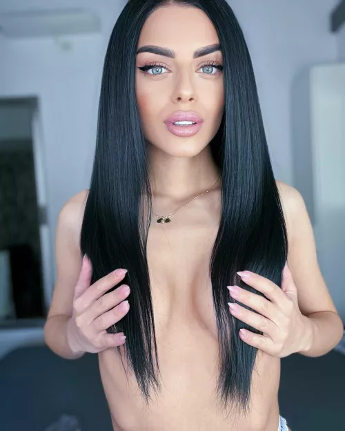 Working hard to be your dream girl by HannahSwane