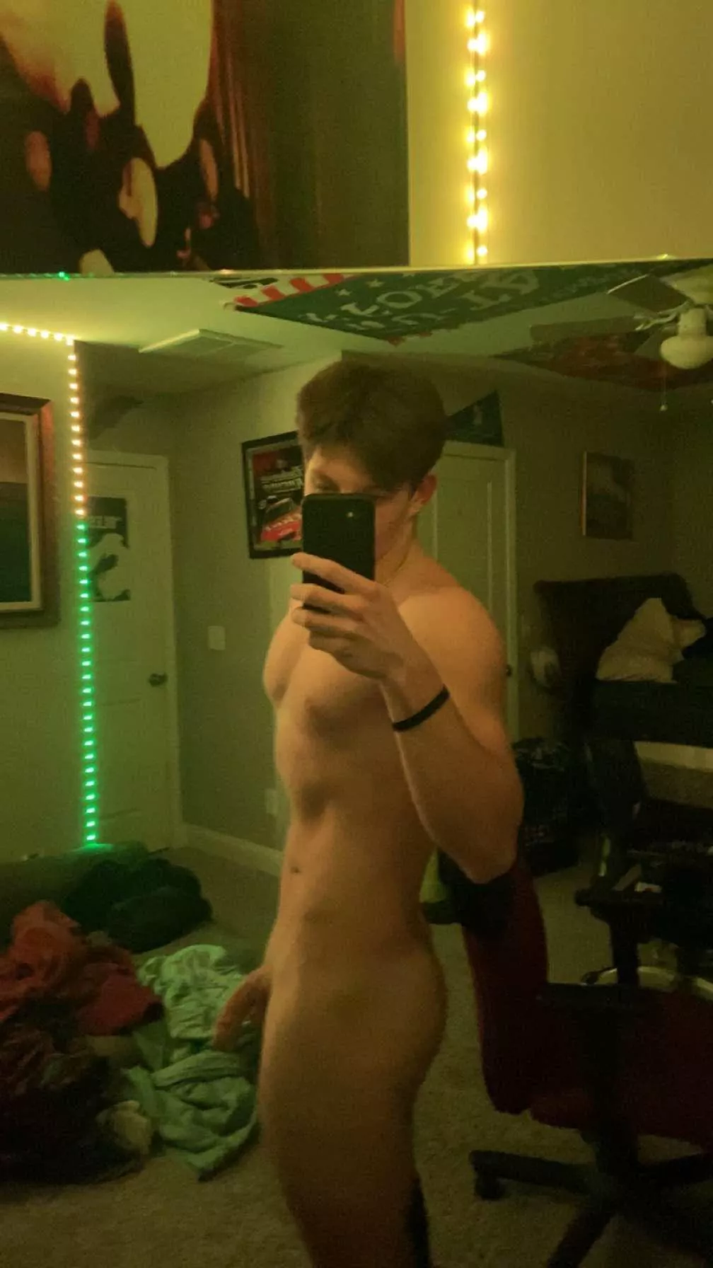 18. How am I lookin? posted by Lowdown4325