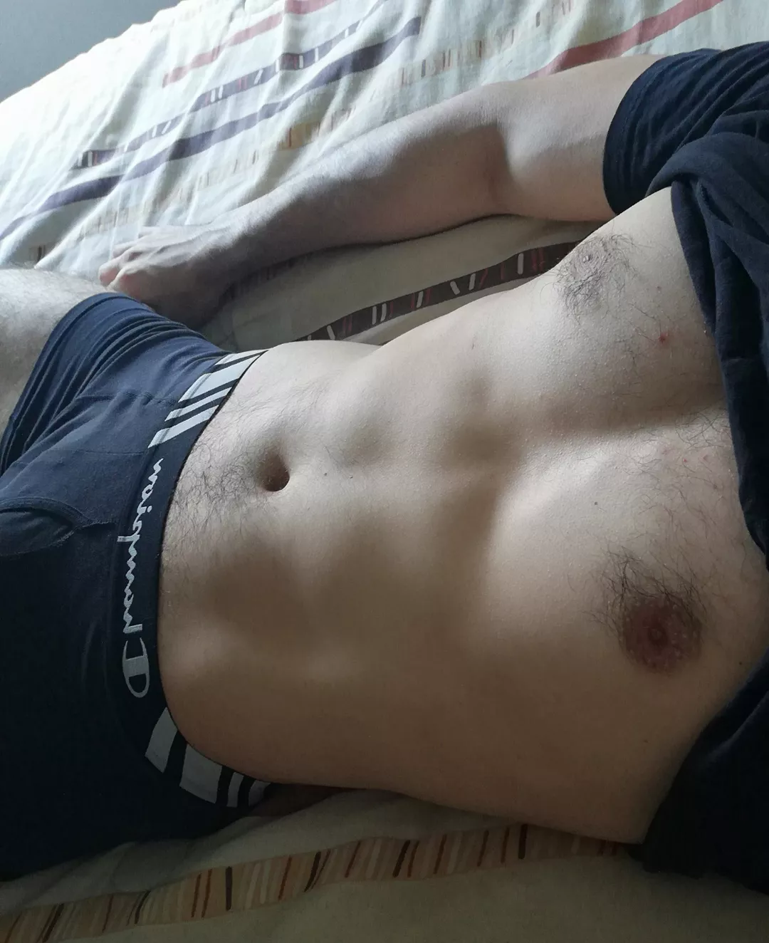 24 good looking Crossfit guy looking for a bromance or jo buddie that shows face too. bearded or blonde + sc: Craigrichey19 posted by hrhr1021