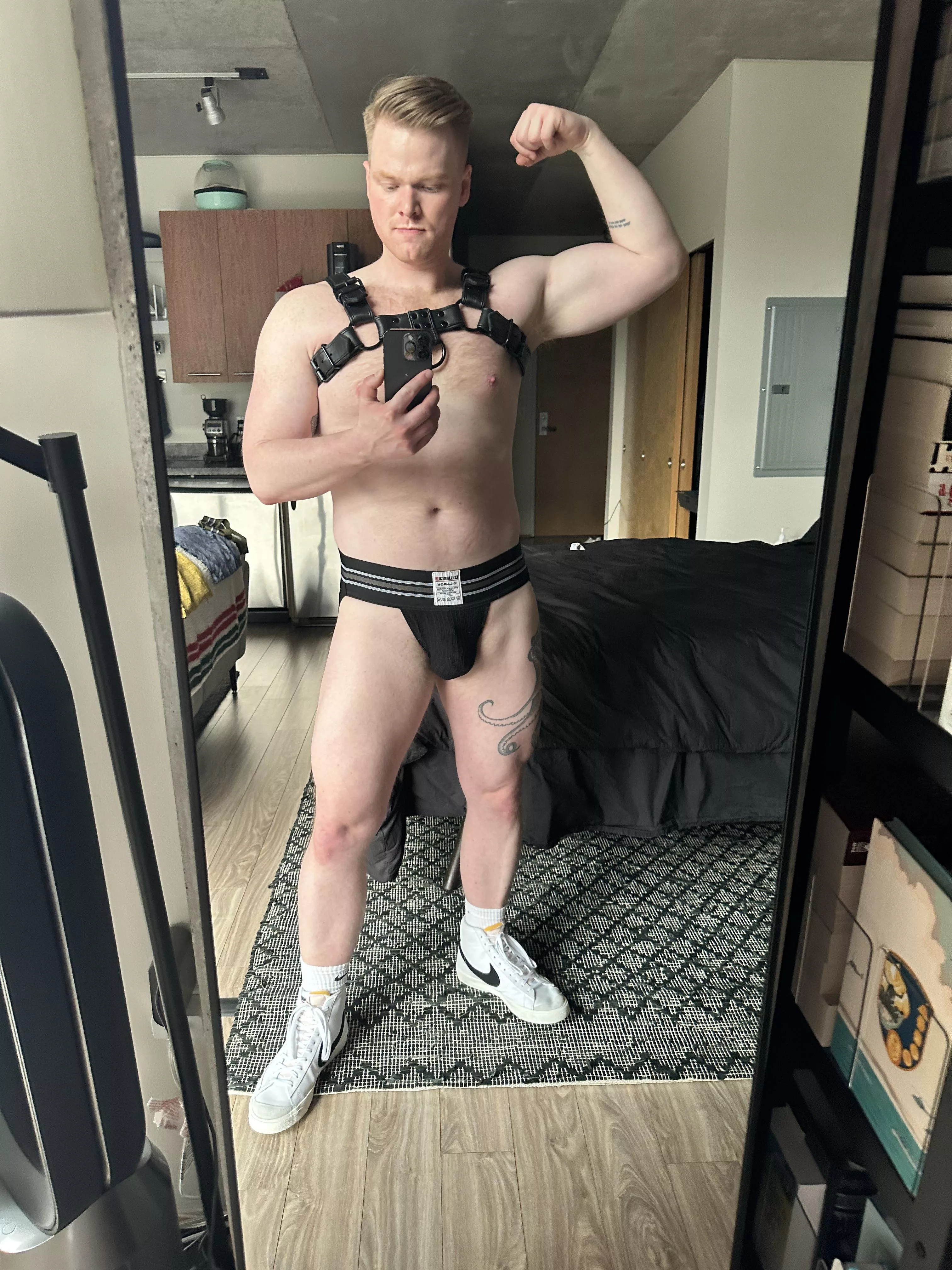 Back from the gym. Wore the wrong lifting strap, it seems. posted by pdxgingr
