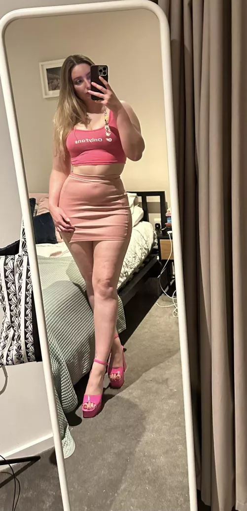 Bimbocore by sophiasoleil