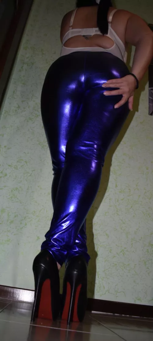 Blue metallic leather leggings and high heels by roxy_and_george