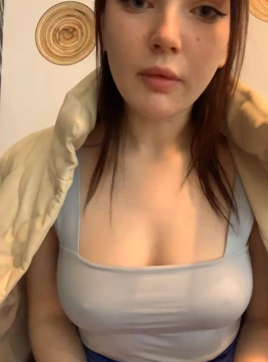 braless in the mall posted by craxzgirls