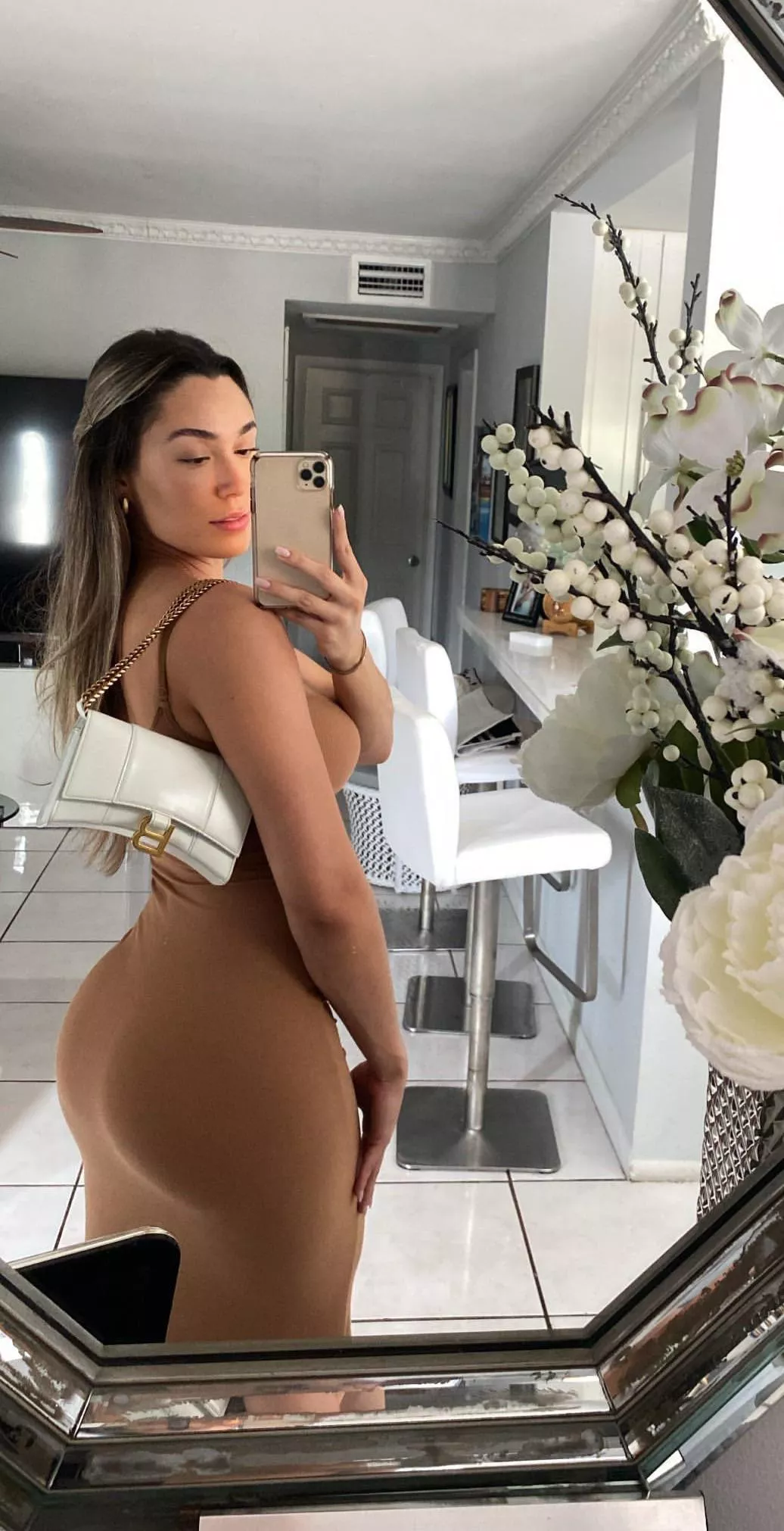 Brown tight dress posted by ComfortableCream37