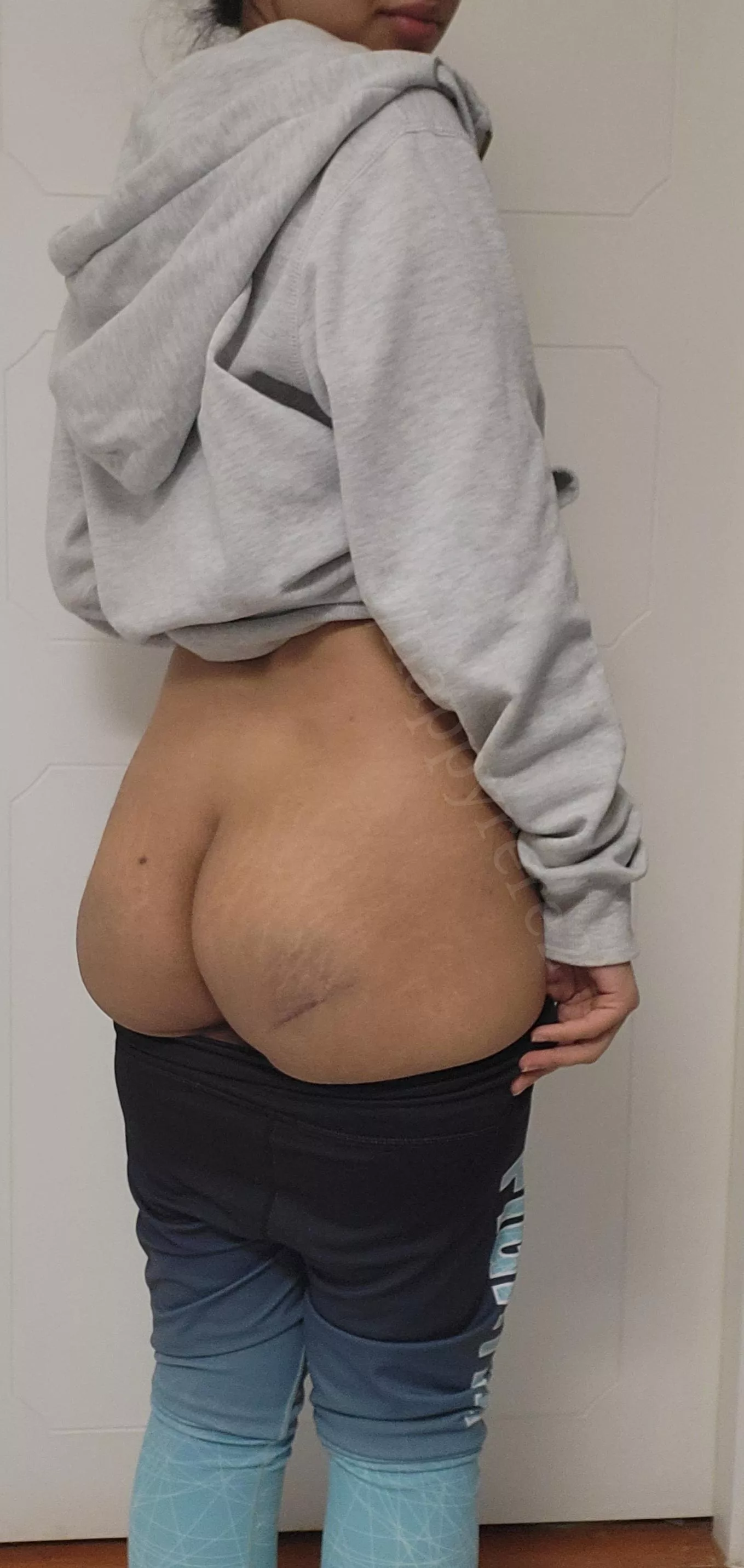 Butt hurts after new spanking toll. Kiss it better for me... Maybe 🙈 posted by happyrere2