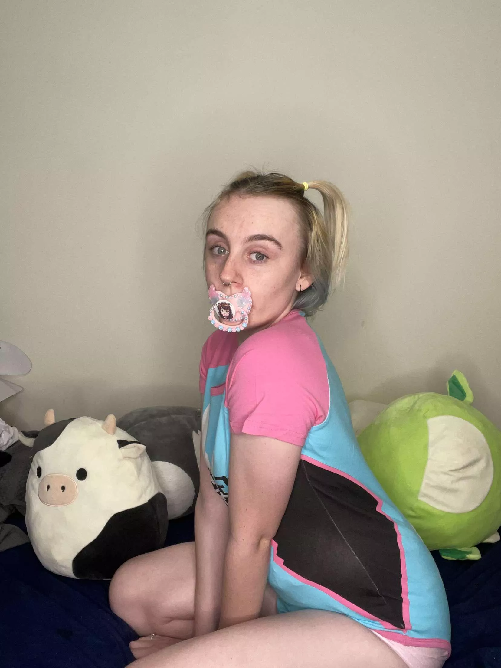 Can I sit on your lap daddy? 🌸🥰 posted by xlittlelucyx