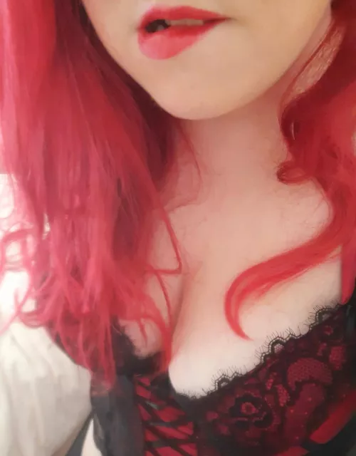Can there ever be too much red! [F] by rouge2135