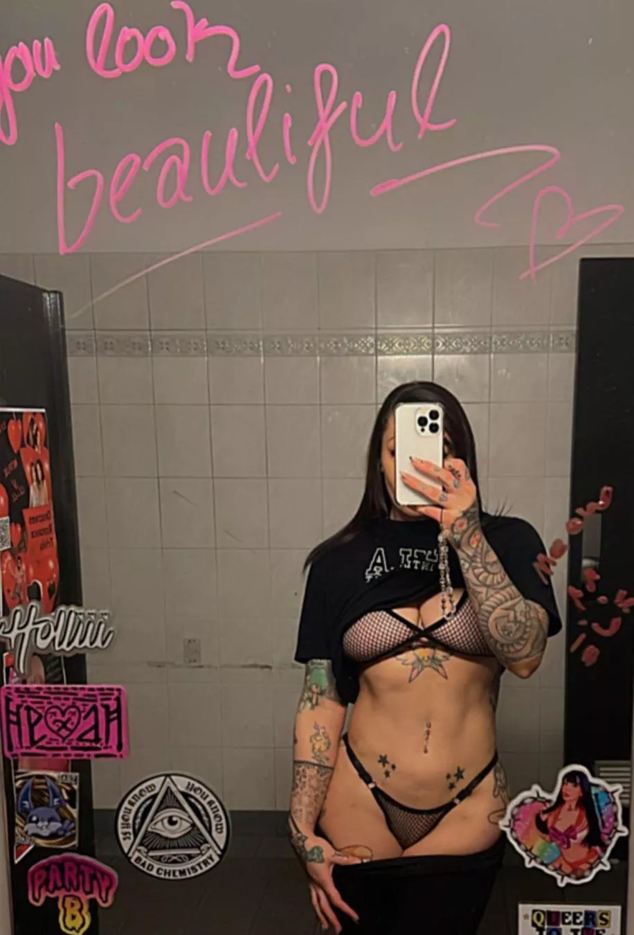 Cheeky bathroom selfie. posted by dueNekotime