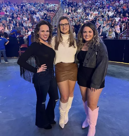 Concert ladies by James_Brontosaurus