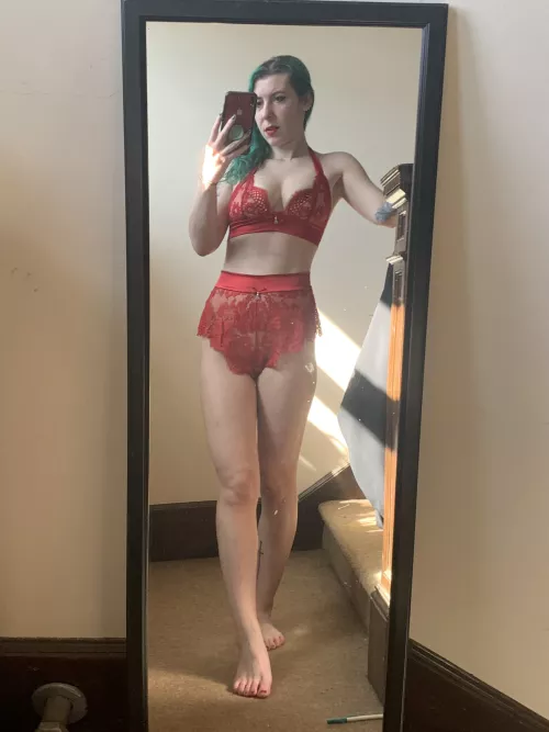 Cute in red by sirenskiss3