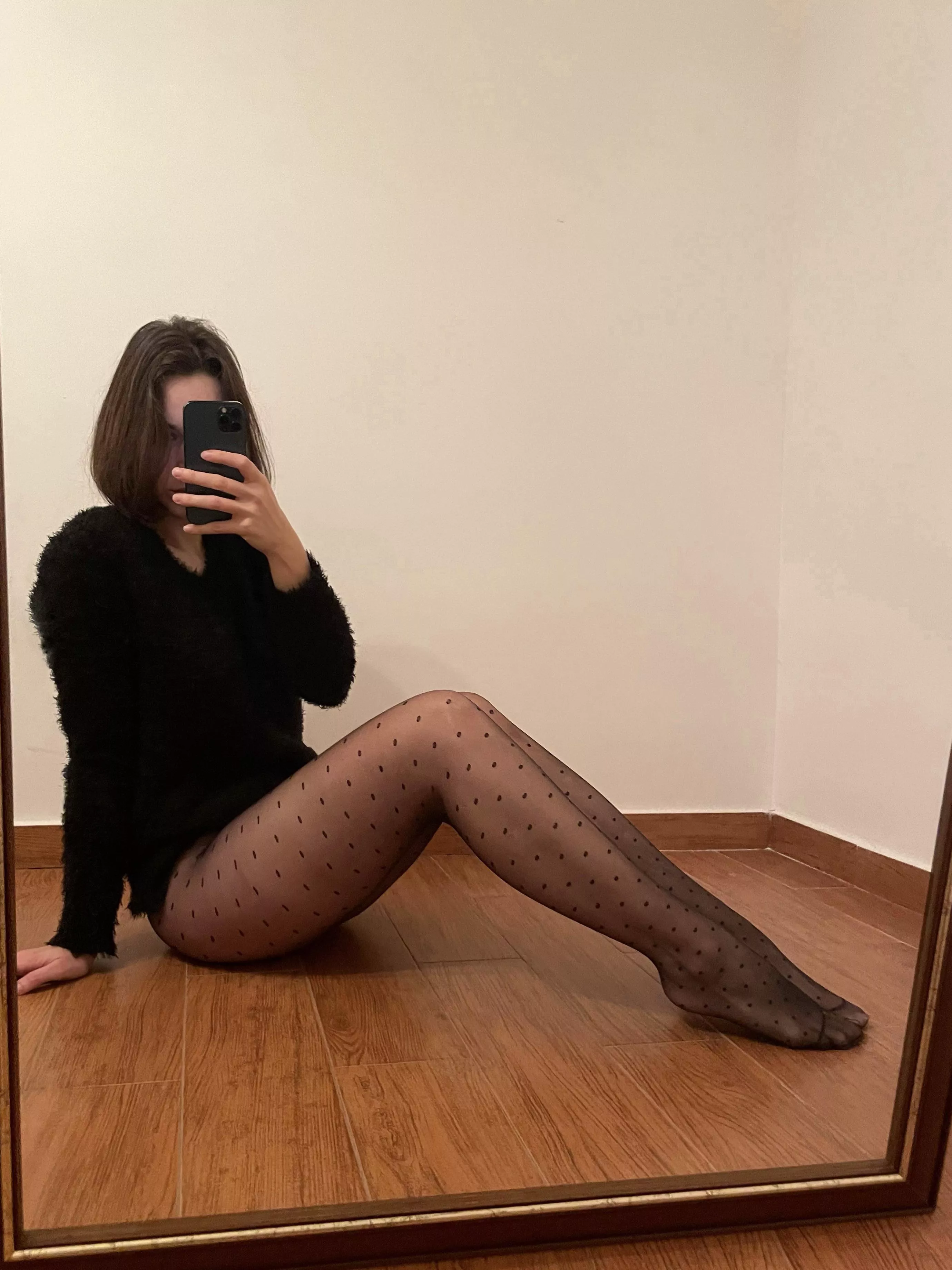 Do you feel like kissing every dot? posted by Rica_Costa_