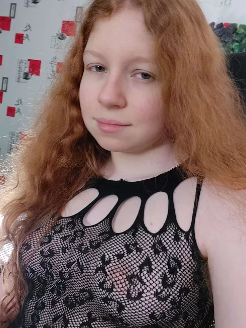 Do you think this outfit reveals too much? 🤔 Streaming live now! posted by MollyRedhead