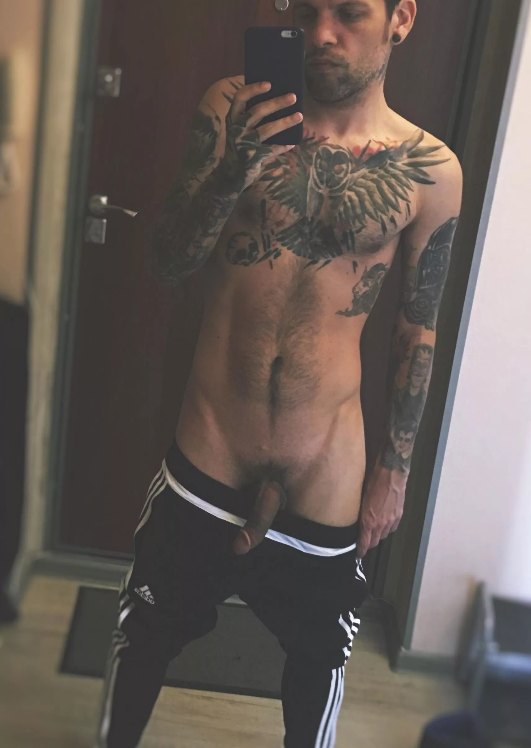 First timer. Solo, bi, and poly posted by Lndnx