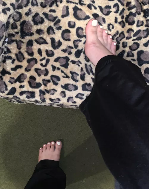 Get under them 😈💅 by PrettyPrincessFeet01