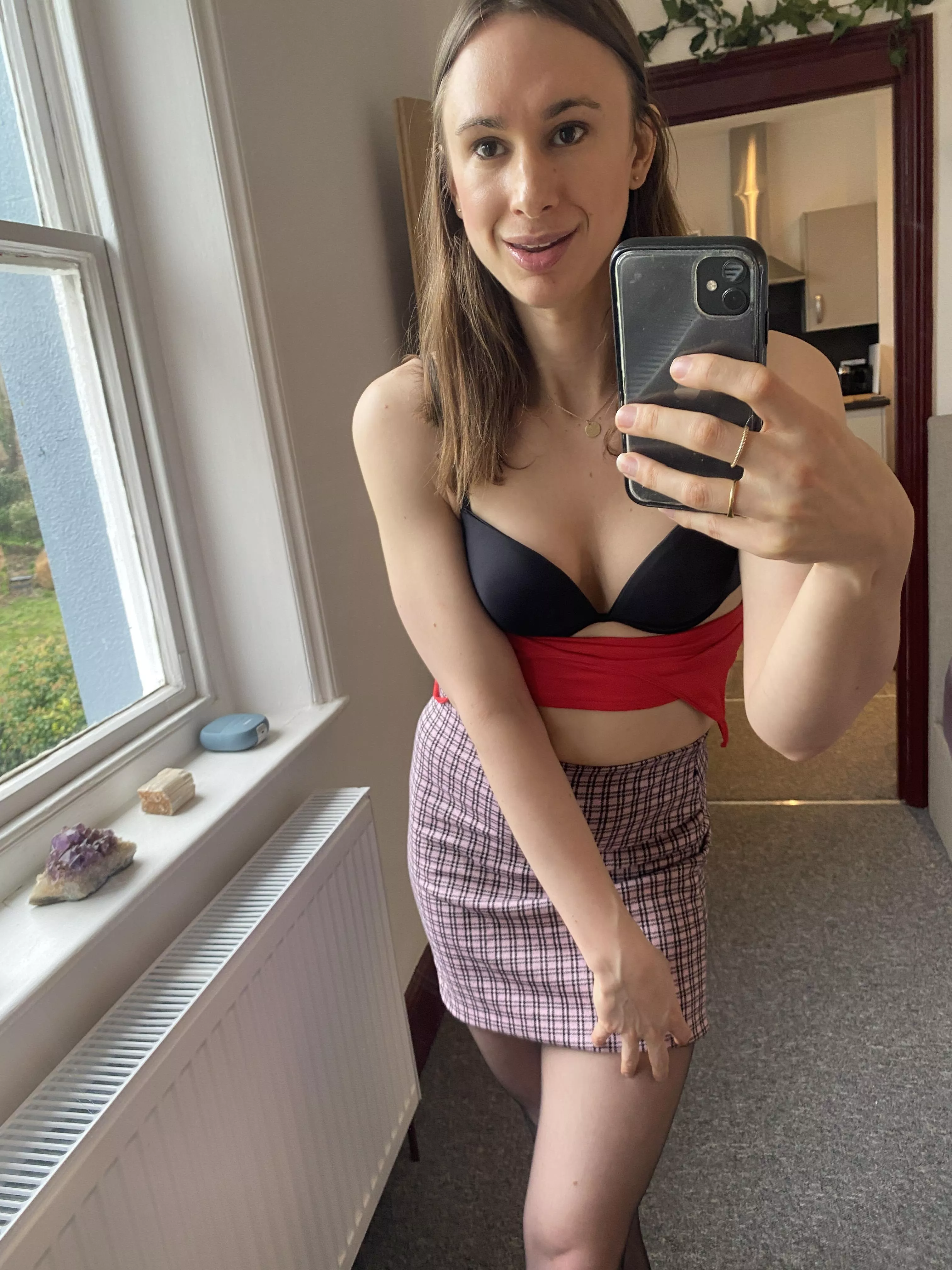 Getting ready to go out 😘 posted by apriljones8900