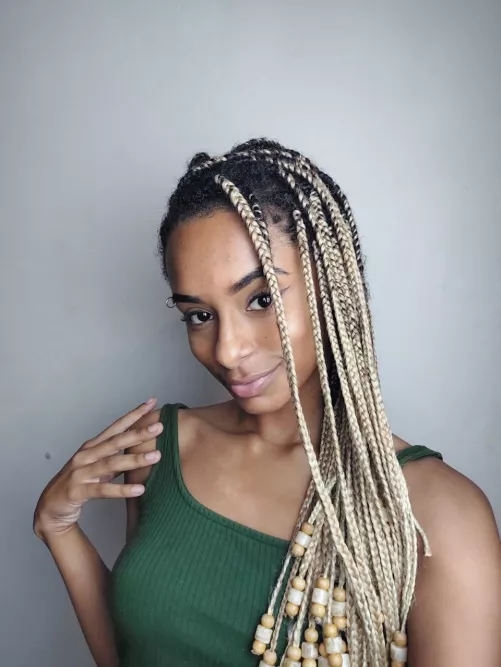 Green compliments my skin tone by eududarosa