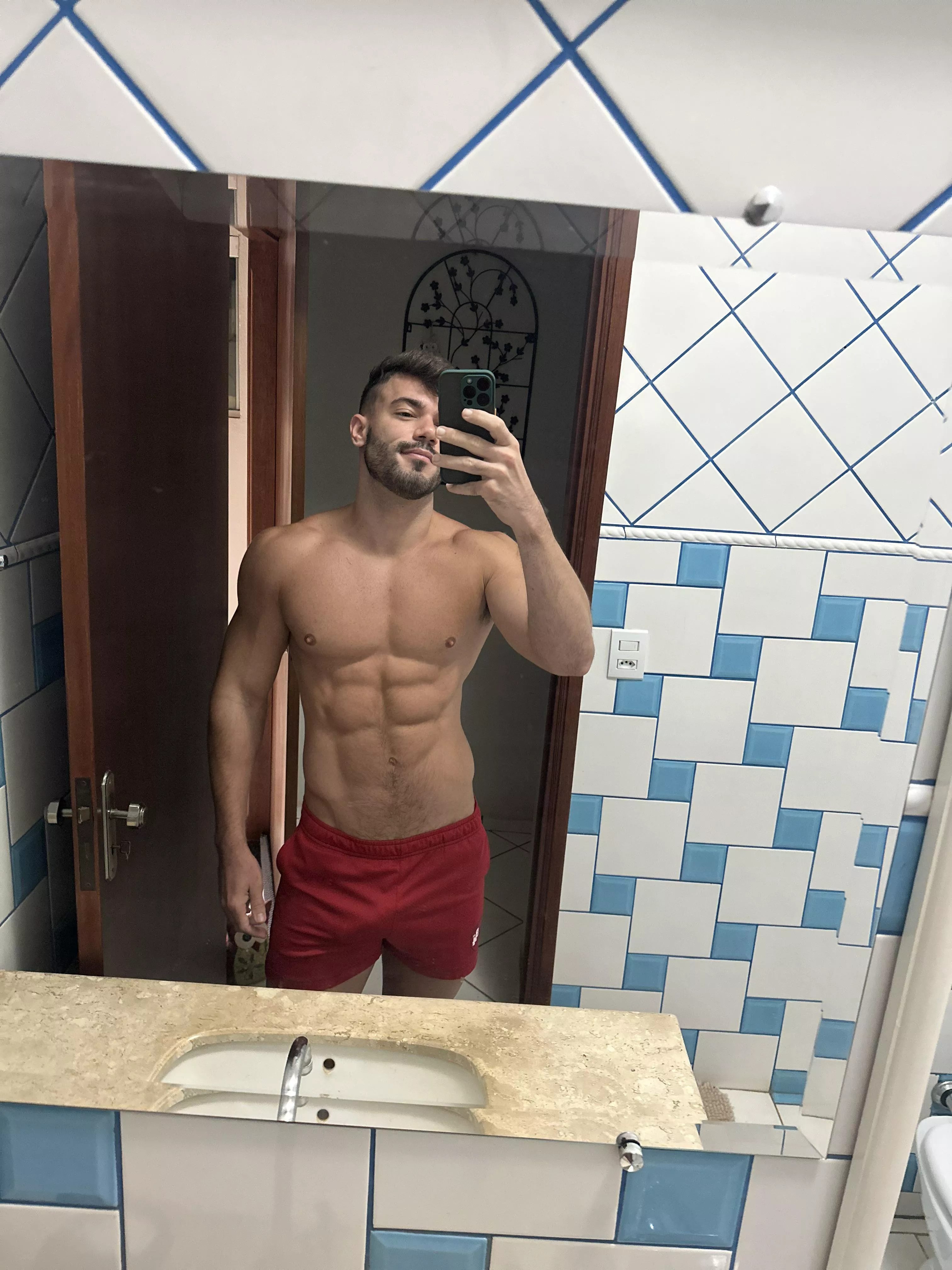 Growing beard (and pubes) posted by italofassin