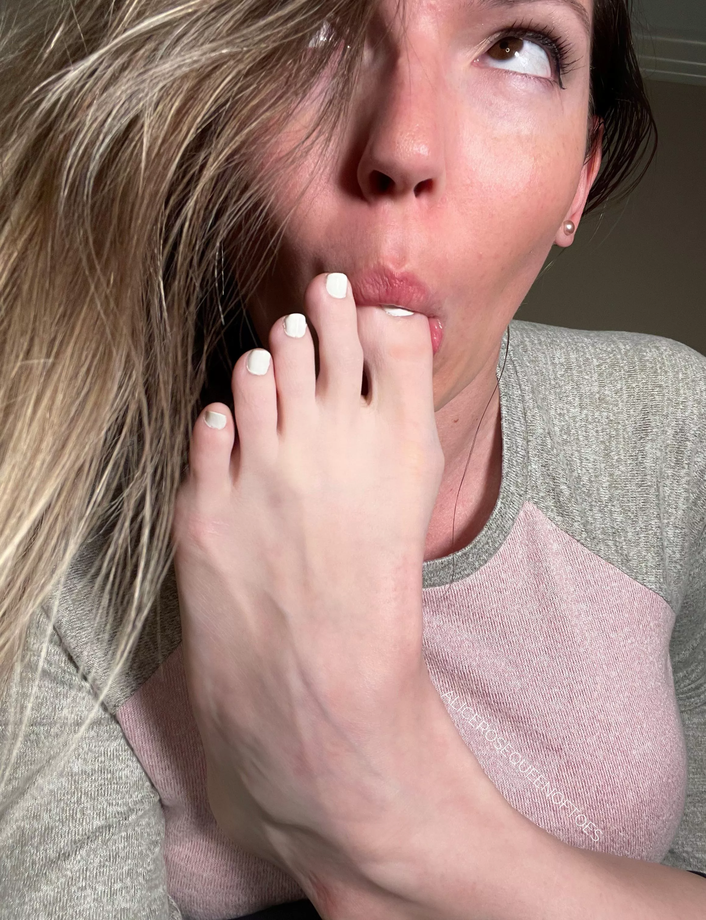 Happy Toesday! You can have my other foot 😉 posted by AliceRoseQueenOfToes