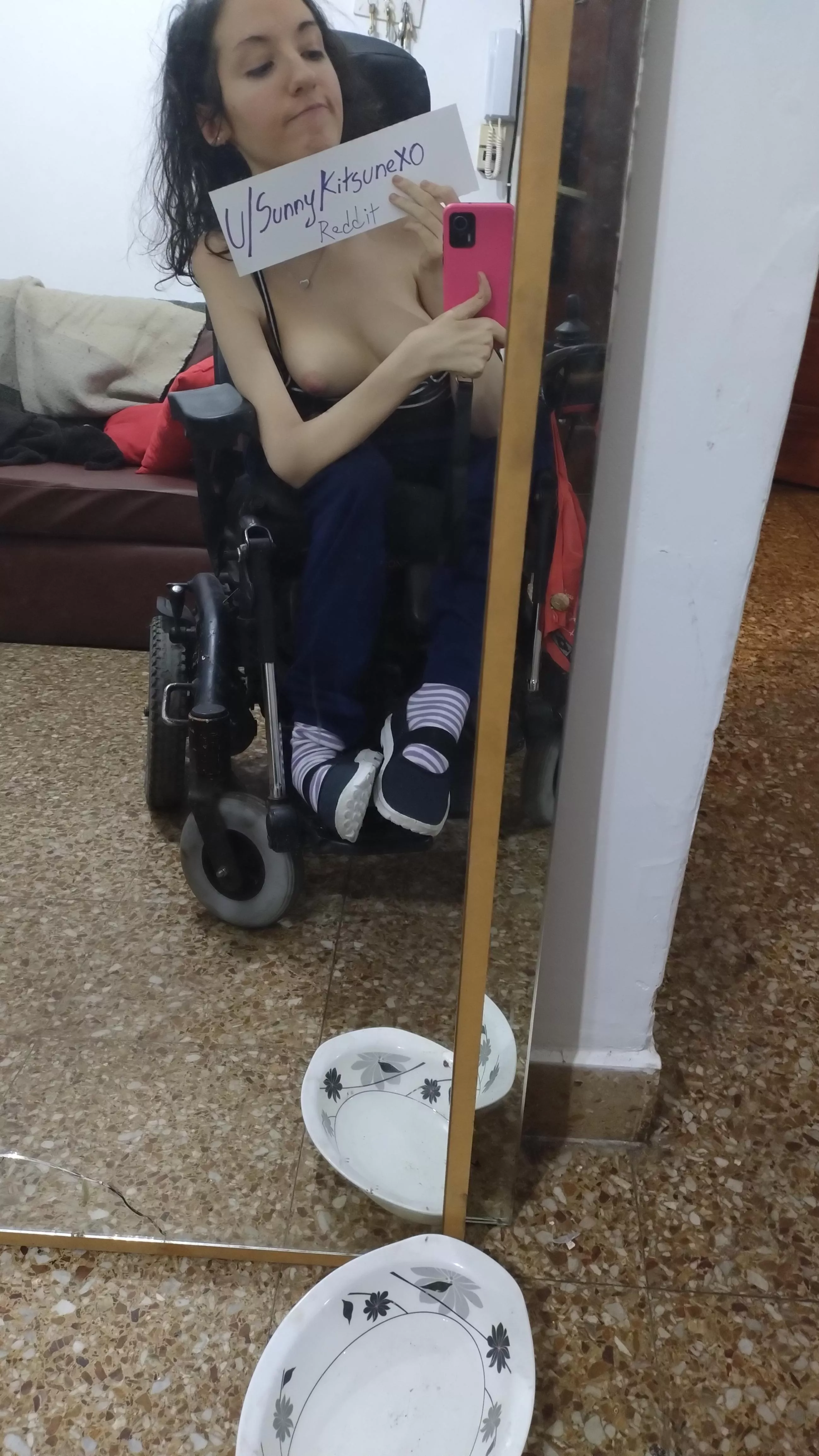 Hii, new account, so im reintroducing myself and verifying at the same time. Petite disabled girl ✨ posted by sunnykitsunexo