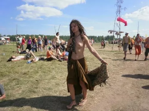 Hippie Chick posted by Imaginary-Ebb1932