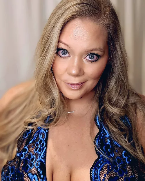 Hiya! 💙 by DolliXxx