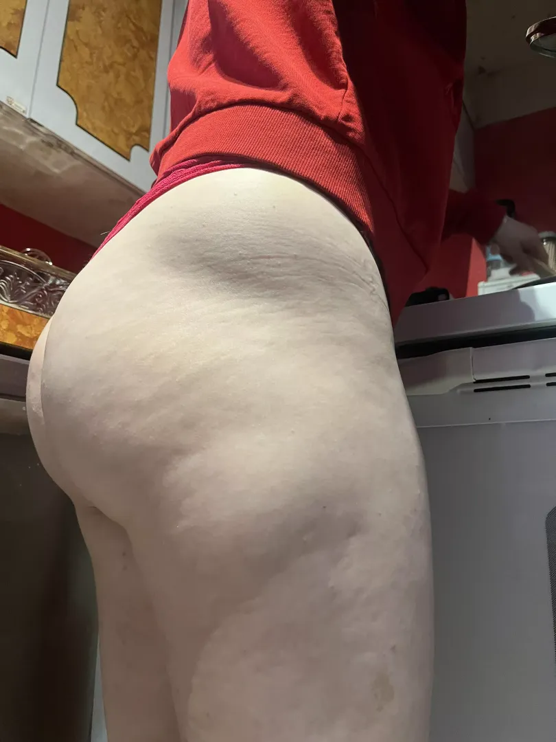 Hope you don’t mind hip dips, stretchmarks, and cellulite posted by swallowpeaches