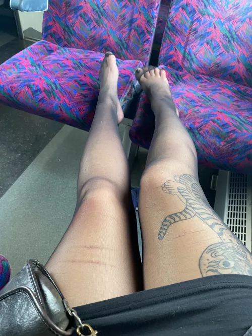 I bet you'd love to sit across from me 😊 by MaryLunaa