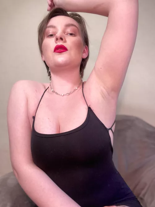 I love that little wrinkles on My armpit by Mistress_Di