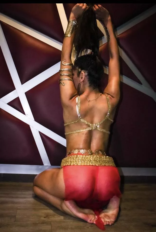 I wish you could touch my soft waist. posted by BellydancerBeauty