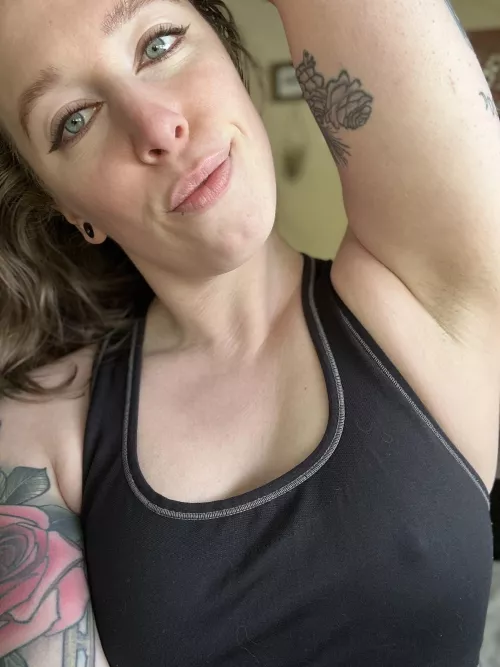 I’ll whisper dirty things in your ear while you lick it by -perky_peaches-